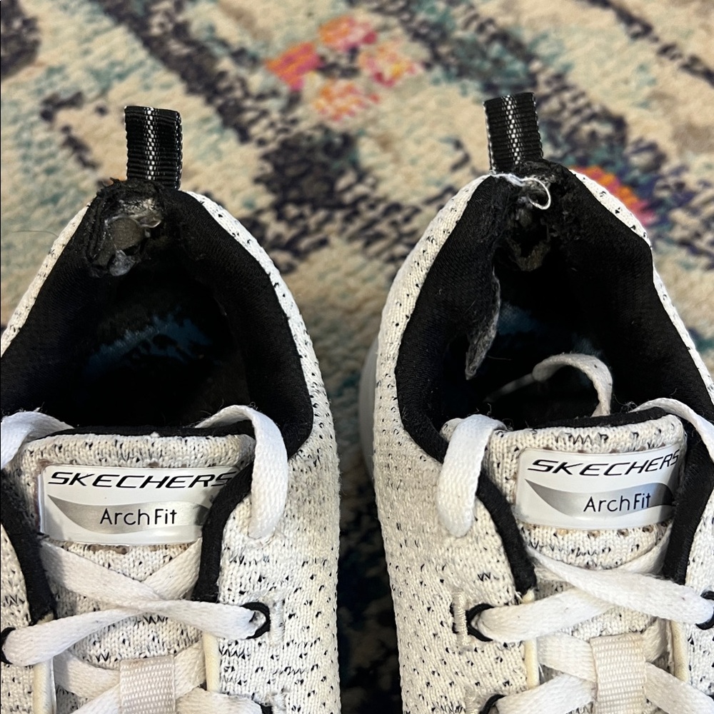 Skechers womens 7.5 White and Black Arch Fit Sneakers - Picture 3 of 7